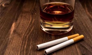 简而言之，东风-17突袭美航母！拦截困局​大揭秘！专家：霸权时代落幕！